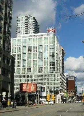Soho Met расположен в самом сердце развлекательного района Торонто.