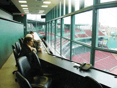Ложа для прессы в Fenway Park в Бостоне, штат Массачусетс.