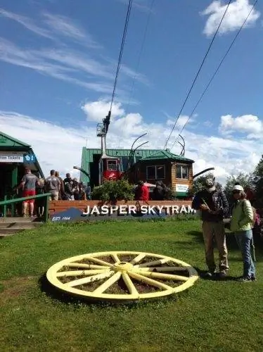 Jasper Sky Tram, как вы поднимаетесь в горы, чтобы увидеть виды. Jasper Sky Tram, как вы поднимаетесь в горы, чтобы увидеть виды.