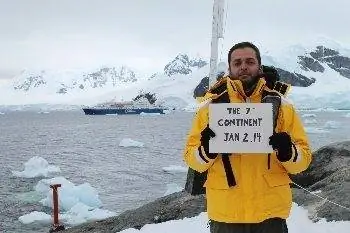 Зайд Мохамеди в Антарктиде с Quark Expeditions.