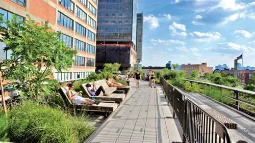 High Line - идеальное место, чтобы расслабиться и отдохнуть, наслаждаясь видом.