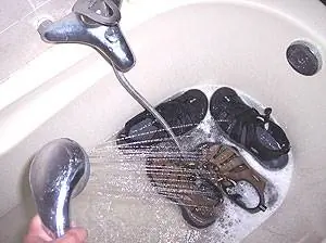 Купание сандалий