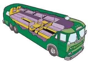 Диваны и кабинки на борту спальных вагонов Green Tortoise трансформируются в кровати, в которых могут разместиться до 36 сонных пассажиров.