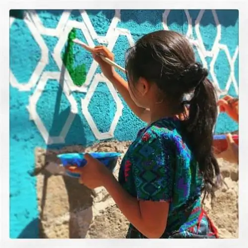 Покраска дома в рамках проекта Pintando Santa Catarina.