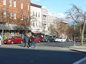 Главная улица в Амхерсте Главная улица в Амхерсте