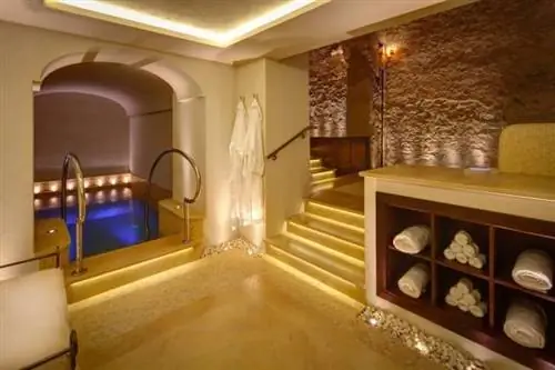 Спа в Monastero Santa Rosa - это место, где можно побаловать себя и насладиться роскошью. Спа в Monastero Santa Rosa - это место, где можно побаловать себя и насладиться роскошью.