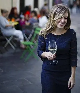 Основатель и генеральный директор Travel Italian Style Кассандра Санторо на площади Пьяцца делла Пассера во Флоренции. Фото Марии Рязановой. Основатель и генеральный директор Travel Italian Style Кассандра Санторо на площади Пьяцца делла Пассера во Флоренции. Фото Марии Рязановой.