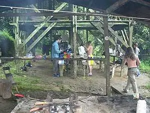 Хижина в Затерянном городе, под которой путешественники могут спать Хижина в Затерянном городе, под которой путешественники могут спать
