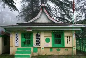 Храм на поле для гольфа Нальдехра