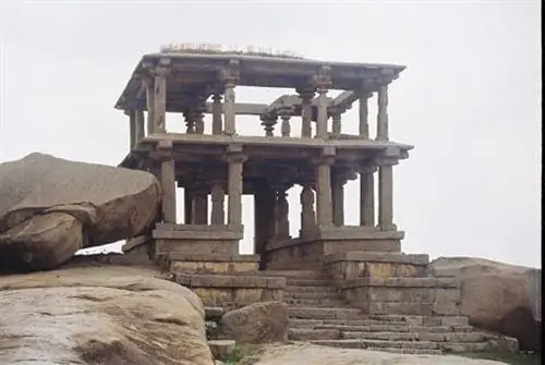 древний храм в Хампи