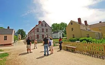 Продолжается экскурсия по музею Strawbery Banke.