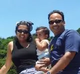 Андреа Бейли с мужем и ребенком.