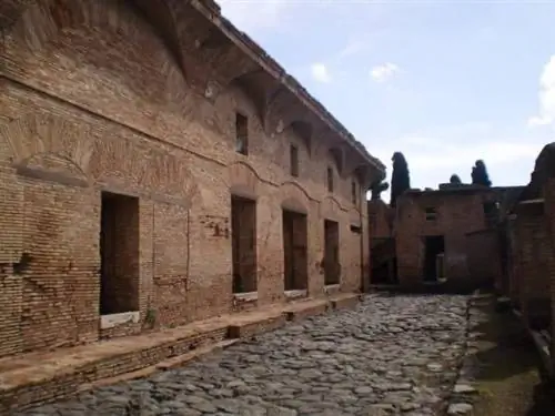 Улица Остия Антика