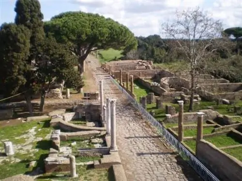 Руины Остия Антика, расположенные недалеко от Рима. Фотографии Александры Танни.