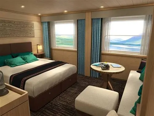 Взгляд изнутри на роскошную каюту на борту российского Водохода «Максим Горький».