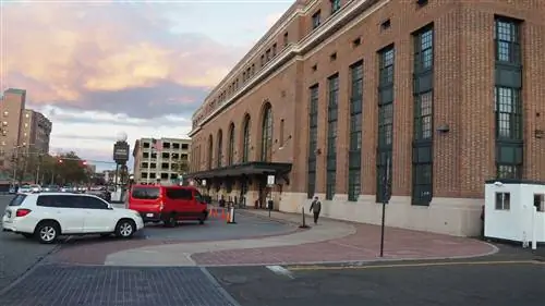 Юнион-Стейшн, Спрингфилд, Массачусетс. Это железнодорожный и автобусный вокзалы, а также центральный узел города.