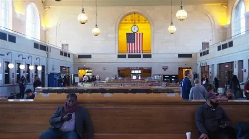 Внутри Union Station в Нью-Хейвене, Коннектикут.