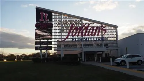 ИТ-курс в помещении в Jordans Furniture