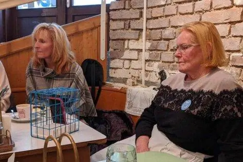 телефонная клетка