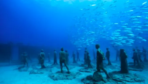 Музей Атлантико. На фото Джейсон деКейрс Тейлор.