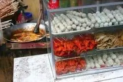 Типичная филиппинская уличная еда.