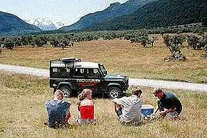 Перерыв на чай Nomad Safaris во время тура по «Властелину колец». На фото Мари Джавинс.