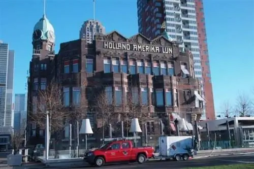 Отель New York расположен в бывшем офисе линии Holland America и является оживленным местом для ужина в Роттердаме.