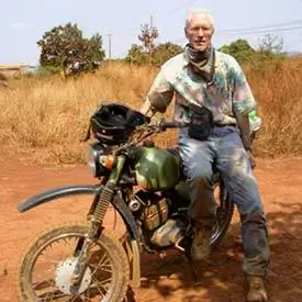 Всадник на своем русском мотоцикле «Минск».