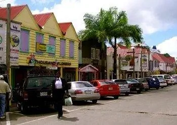 Красочный центр города Сент-Джон, Антигуа.