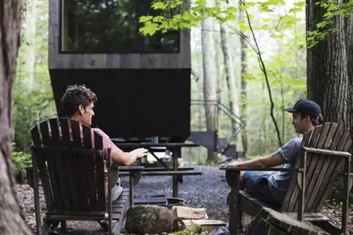 побег крошечный дом