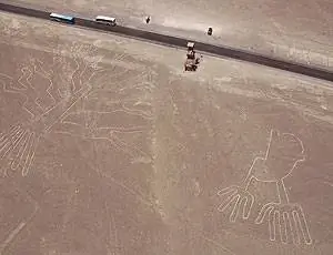 Смотровая башня с видом на Рептилию и Руки. Не лучший способ увидеть линии, но вариант, если вы не готовы к полету.