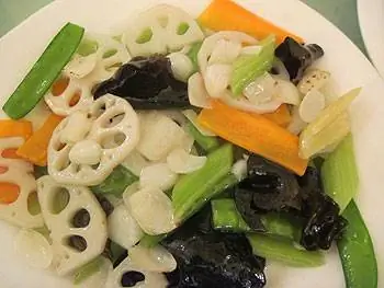 Мой новый любимый овощ, корень лотоса. Остерегайтесь сумасшедших снов! Этот белый цветок, похожий на овощ, хрустящий и имеет ярко выраженный вкус.