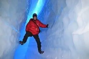 Ледяная пещера на Земле Королевы Мод в Антарктиде