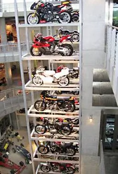 В парке Barber Motorsports представлено более 800 мотоциклов.