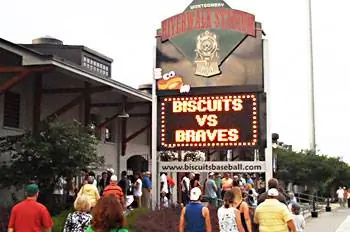 Стадион Риверуолк является домашней ареной команды Montgomery Biscuits.