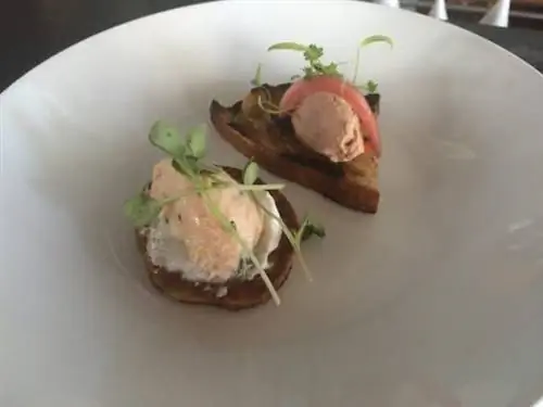 Дегустационное меню Dutch & Co во время гастрономического тура по Ричмонду, район Черч-Хилл, штат Вирджиния.