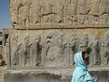 В одиночестве в Персеполе, в Иране.