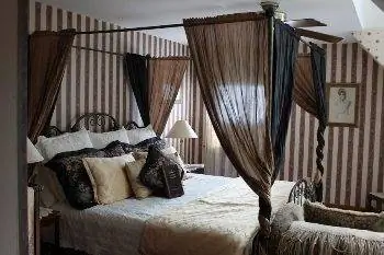 Комната Эмили Дикинсон в отеле Palmer House Inn