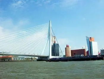 Великолепный мост Эразма в Роттердаме