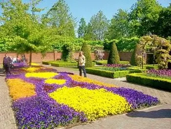 Кекенхофф, самый большой сад в мире, где каждую весну высаживают семь миллионов луковиц.