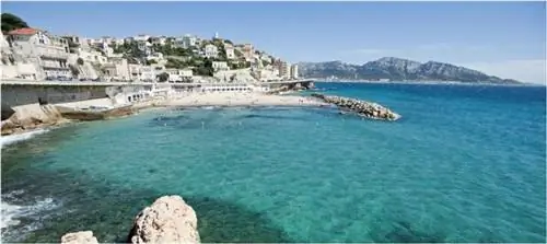 Красивое средиземноморское побережье Марселя. Фото взято с сайта France Tourism.