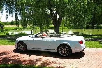 Марджи Голдсмит в взятом напрокат Bentley.