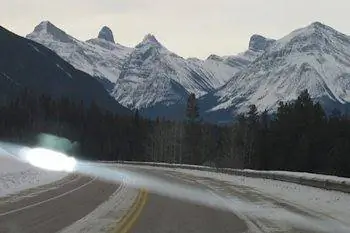 Icefields Parkway связывает Джаспер с Банфом.
