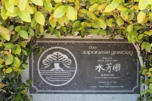 Камень для входа в сад.