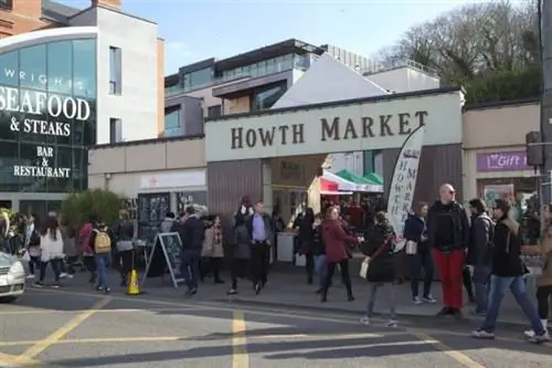 Рынок Howth наиболее загружен по воскресеньям после обеда. Рынок Howth наиболее загружен по воскресеньям после обеда.