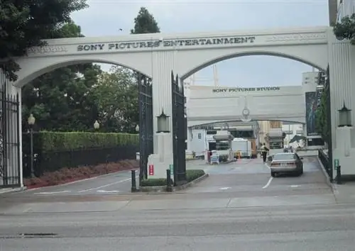 Вход в Sony Pictures в Калвер-Сити, Калифорния. Вход в Sony Pictures в Калвер-Сити, Калифорния.