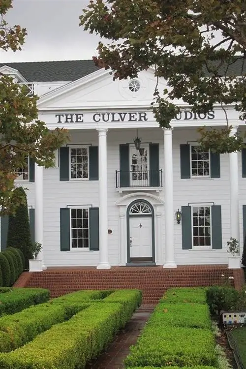 The Culver City Studios, а также Тара в «Унесенных ветром». The Culver City Studios, а также Тара в «Унесенных ветром».