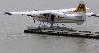 Гидросамолет до острова Ванкувер стоит дороже, чем паром, но это намного быстрее, и вы получите отличный вид.