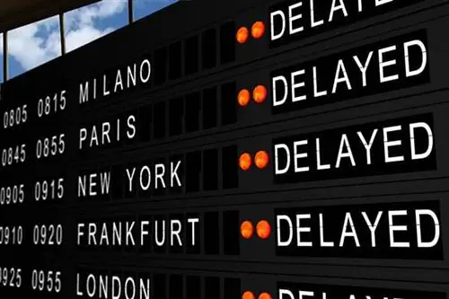 Табло вылетов аэропорта. Позвольте FlightRight помочь вам, если вы застряли с авиакомпанией в Европе.