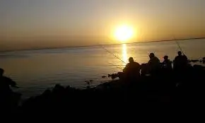 Суданские рыбаки на закате у берегов Нила.